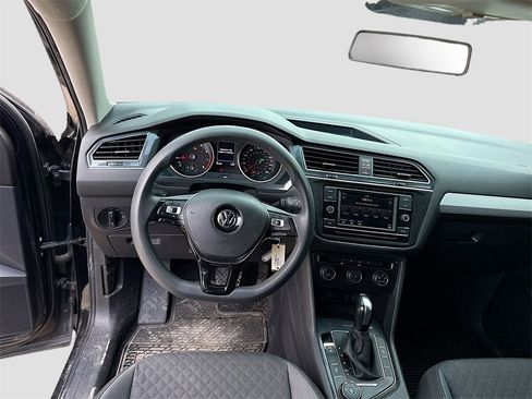 Used 2018 Volkswagen Tiguan S image 20