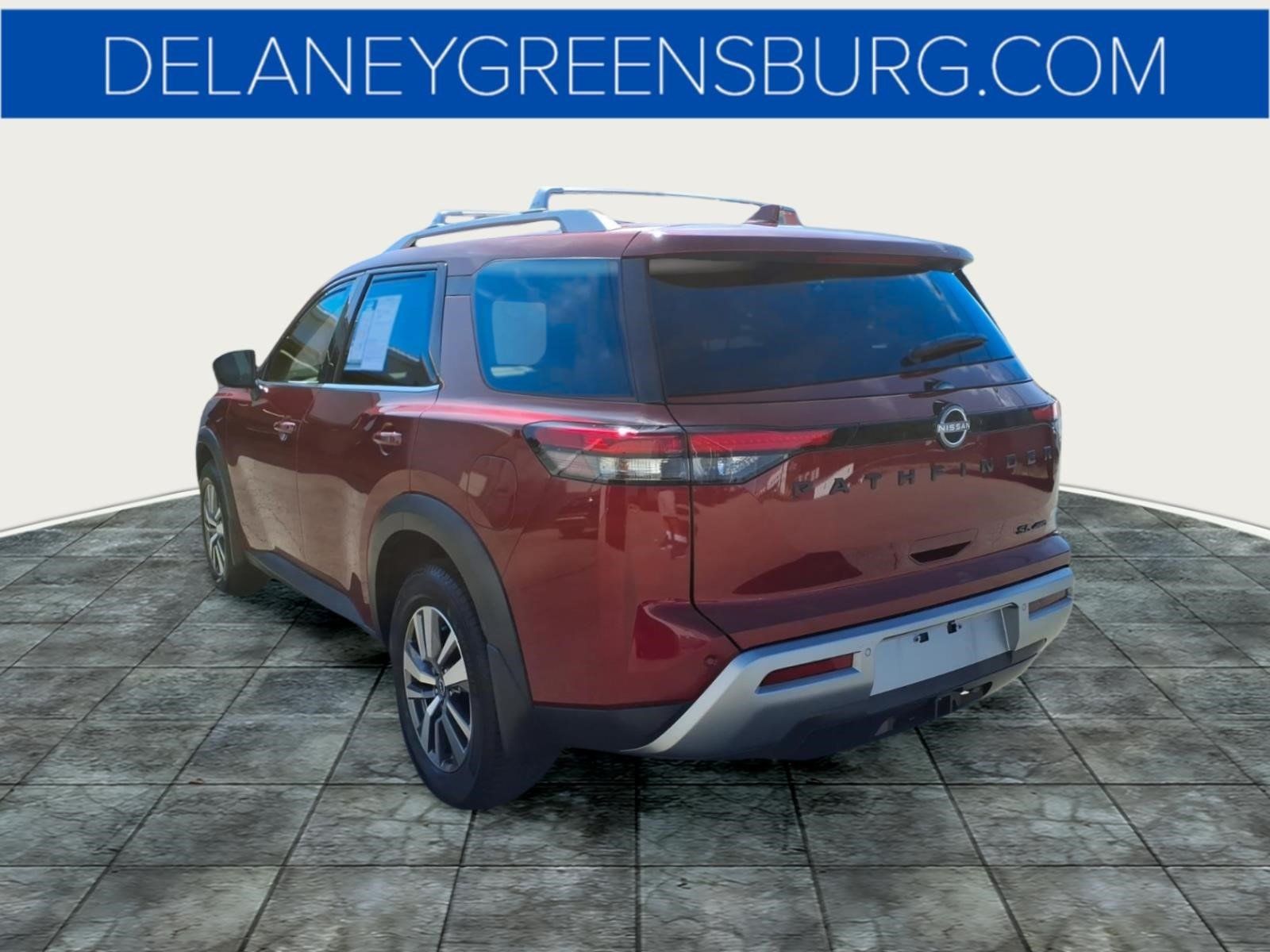 Used 2022 Nissan Pathfinder SL w/ SL Black Package AWD/4WD image 5