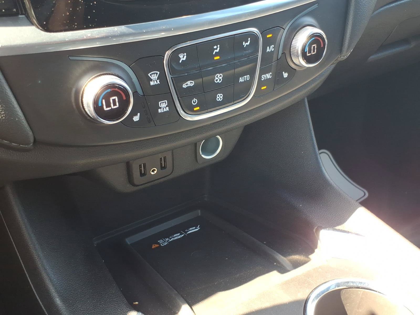 Used 2023 Chevrolet Traverse LT AWD/4WD image 19