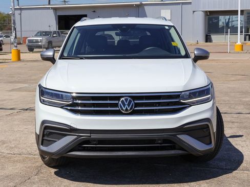 Used 2024 Volkswagen Tiguan SE image 23