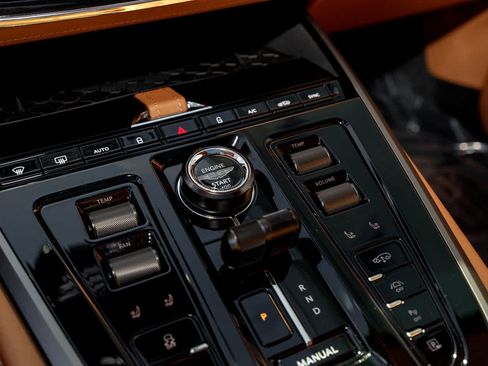 Used 2025 Aston Martin DBX 707 image 44