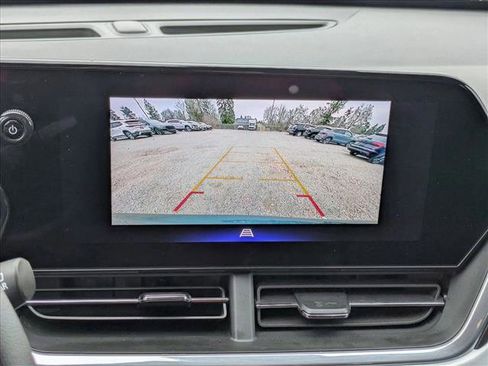 Used 2025 Chevrolet Trax LT FWD image 18