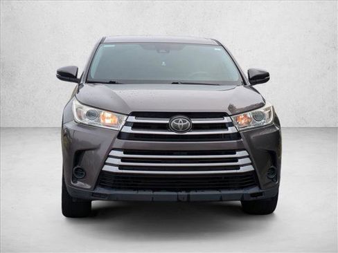 Used 2019 Toyota Highlander LE image 2