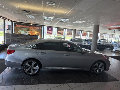 Used 2018 Honda Accord Touring image 5
