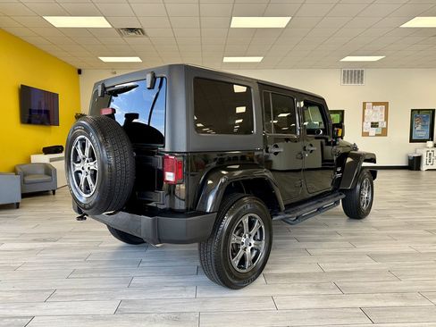 Used 2016 Jeep Wrangler Unlimited Sahara w/ Connectivity Group AWD/4WD image 6