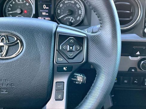 Certified 2022 Toyota Tacoma TRD Off-Road image 24