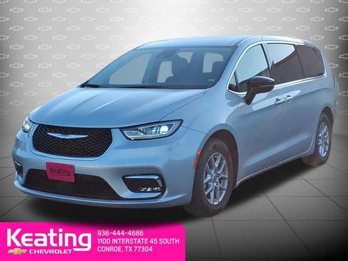 Used 2024 Chrysler Pacifica Touring-L FWD image 8
