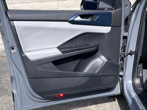 Certified 2023 Volkswagen Taos SE w/ Black Wheel Package image 22