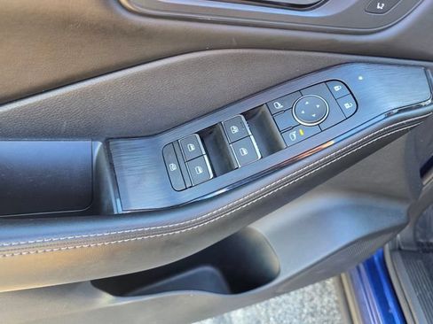 Used 2023 Nissan Rogue SL AWD/4WD image 21