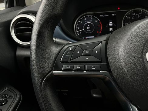 Used 2025 Nissan Versa SV image 28