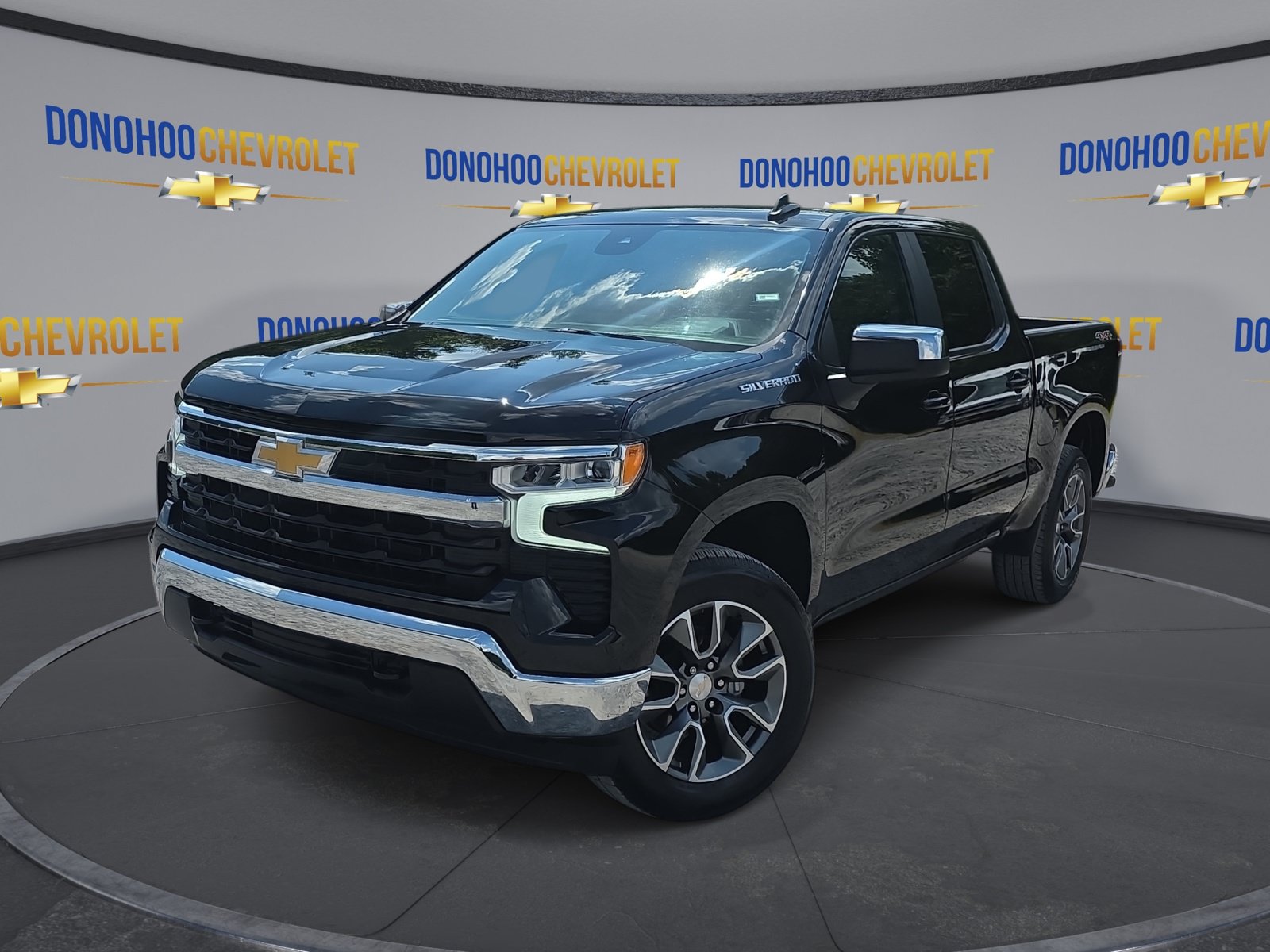 Used 2024 Chevrolet Silverado 1500 LT AWD/4WD image 4