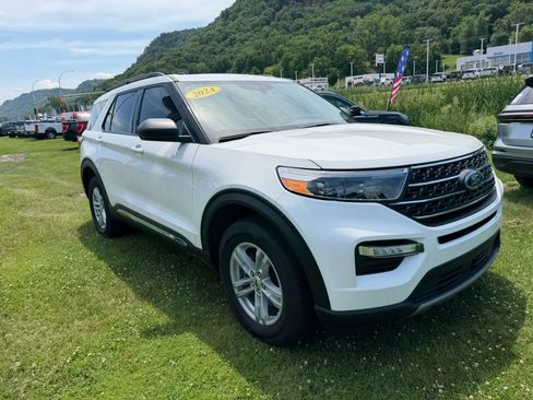 Used 2024 Ford Explorer XLT w/ Equipment Group 202A AWD/4WD image 3