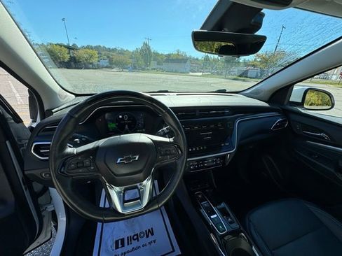 Used 2023 Chevrolet Bolt EUV Premier w/ Sun & Sound Package image 17