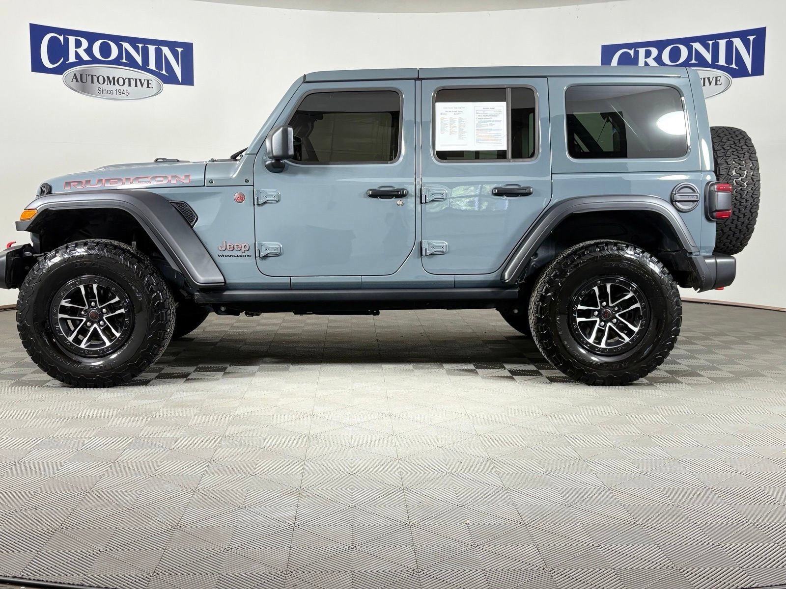 Used 2024 Jeep Wrangler Unlimited Rubicon w/ XTREMEE 35" Tire Package AWD/4WD image 33