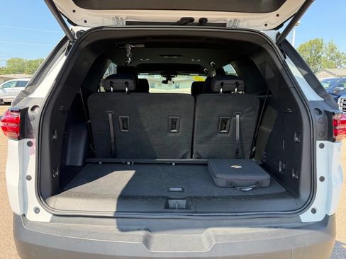 Used 2023 Chevrolet Traverse LT AWD/4WD image 35
