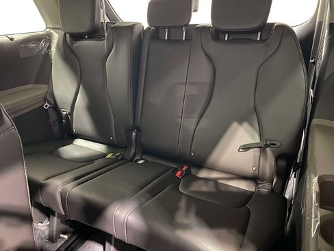 New 2026 Kia Carnival EX FWD image 13