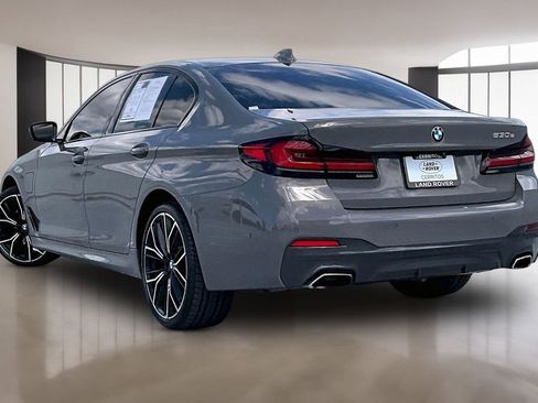 Used 2021 BMW 530e w/ M Sport Package RWD image 4