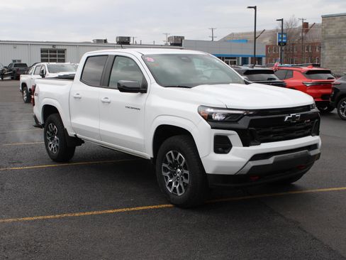 Used 2025 Chevrolet Colorado Z71 image 3
