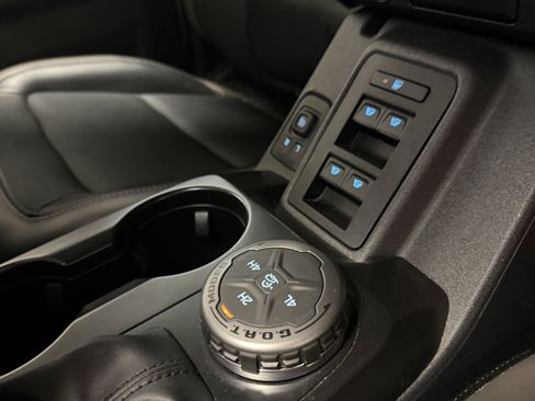 Used 2025 Ford Bronco Outer Banks AWD/4WD image 13