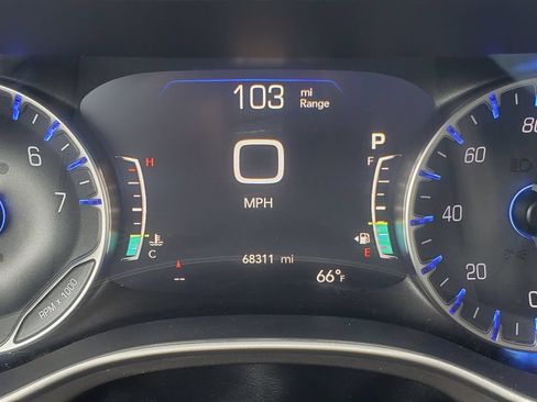 Used 2023 Chrysler Pacifica Touring-L FWD image 15