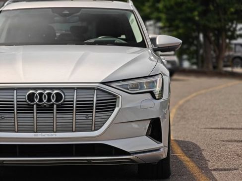 Used 2019 Audi e-tron Prestige w/ Prestige Package AWD/4WD image 5