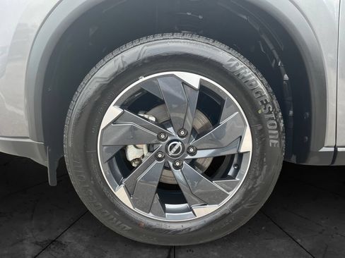 Used 2025 Nissan Rogue SV AWD/4WD image 14