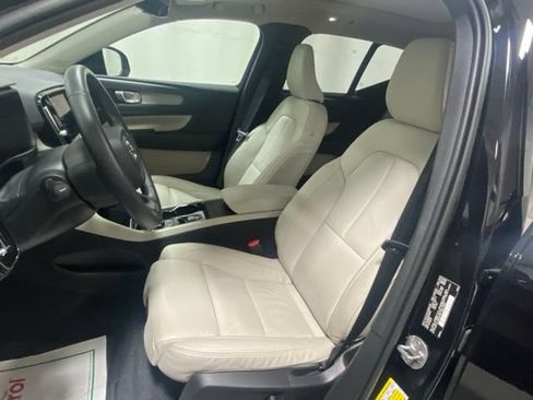 Used 2023 Volvo XC40 B5 Plus w/ Climate Package AWD/4WD image 11