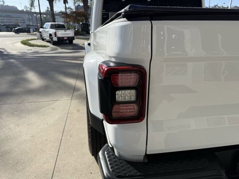 Used 2020 Jeep Gladiator Overland image 30