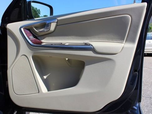 Used 2015 Volvo XC60 T6 w/ Proximity Package AWD/4WD image 15