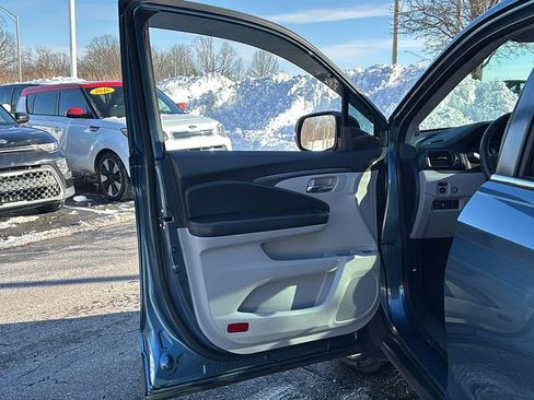 Used 2020 Honda Pilot EX image 11