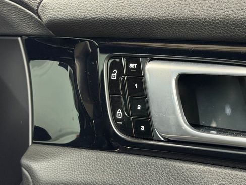 Used 2021 Porsche Panamera image 24