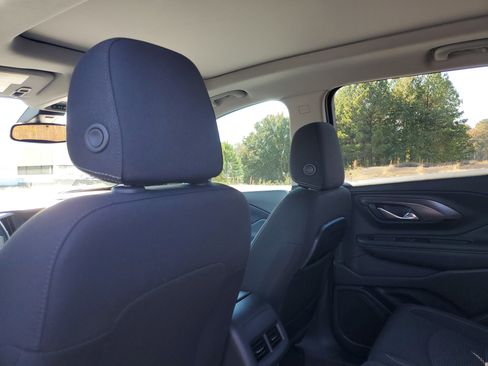 Used 2023 GMC Terrain SLE w/ Driver Convenience Package image 7