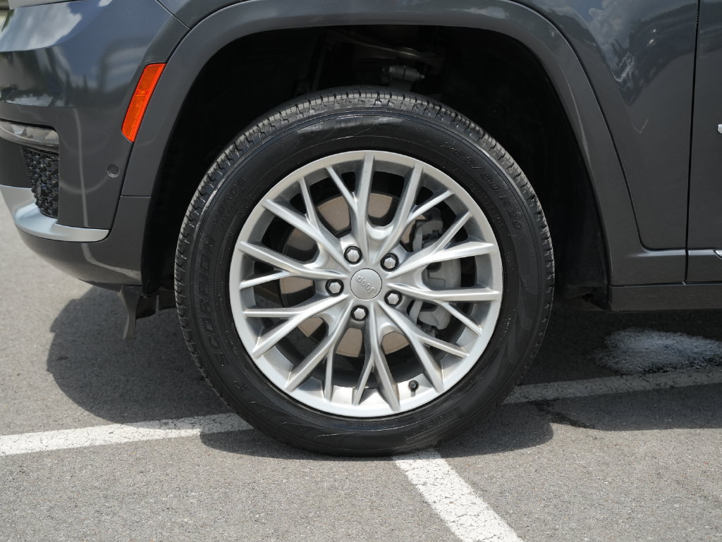 Used 2023 Jeep Grand Cherokee L Summit w/ Advanced Protech Group IV AWD/4WD image 12
