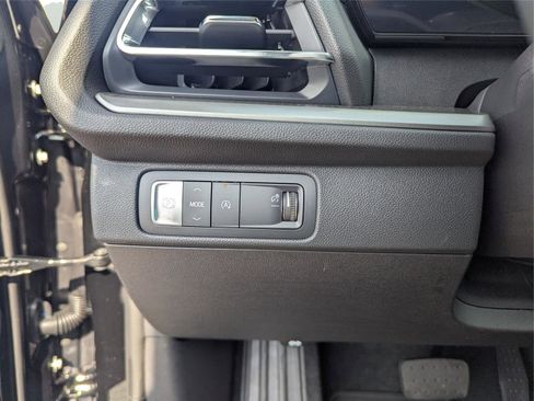 New 2025 Chevrolet Suburban Premier image 55