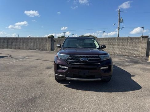 Used 2022 Ford Explorer XLT w/ Equipment Group 202A AWD/4WD image 2