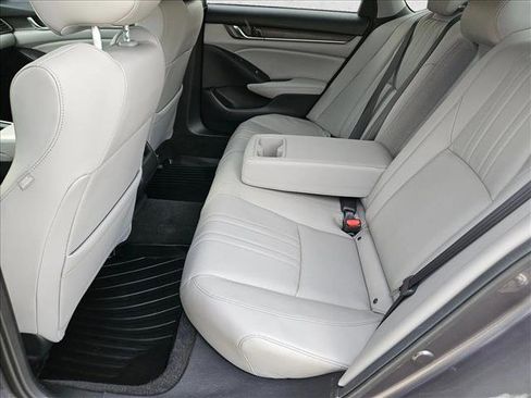 Used 2018 Honda Accord Touring image 17