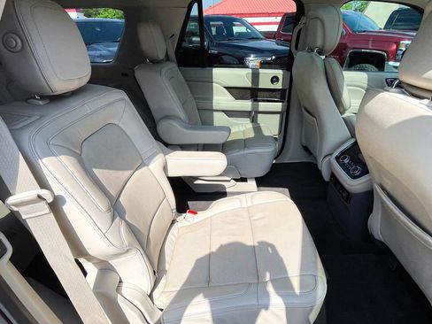 Used 2018 Lincoln Navigator Select w/ Technology Package image 13