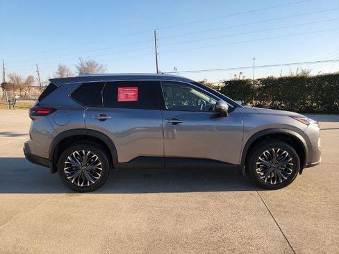 Certified 2025 Nissan Rogue SL w/ Tech Package image 4