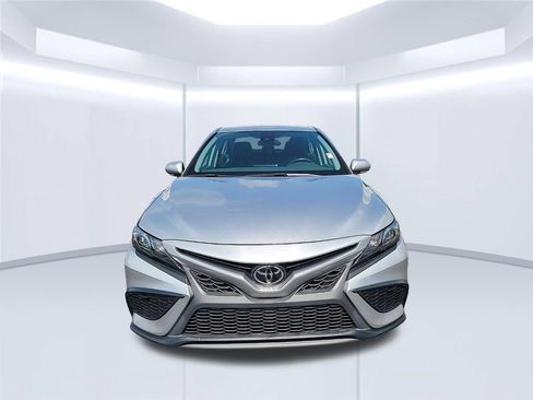 Used 2023 Toyota Camry SE FWD image 3