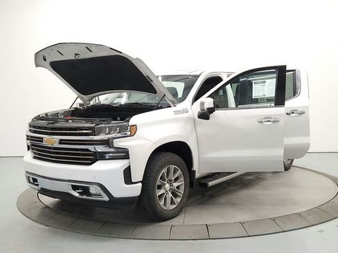 Used 2022 Chevrolet Silverado 1500 High Country w/ Technology Package AWD/4WD image 11