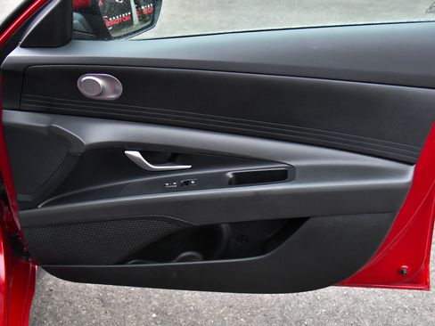 Used 2024 Hyundai Elantra SEL image 40