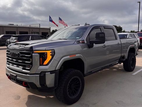 Used 2025 GMC Sierra 2500 AT4 w/ AT4 Premium Plus Package AWD/4WD image 3