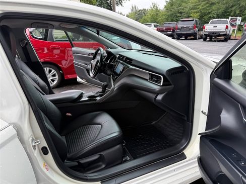 Used 2018 Toyota Camry SE FWD image 14