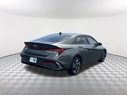Used 2025 Hyundai Elantra Sport FWD image 5