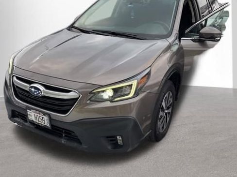 Used 2022 Subaru Outback Premium image 5