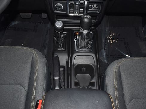 Used 2025 Jeep Wrangler Unlimited Sahara AWD/4WD image 34