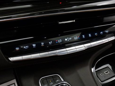 Used 2021 Cadillac Escalade Premium Luxury w/ Driver Assist Tech Package AWD/4WD image 30