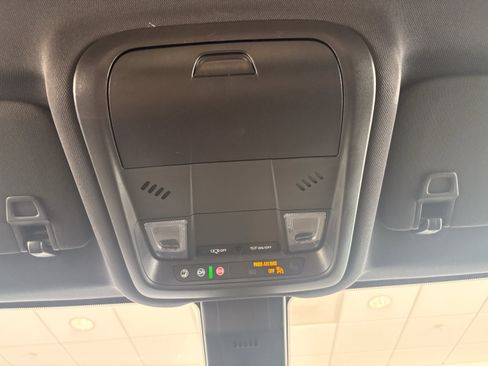 Used 2023 Chevrolet Equinox RS FWD image 21
