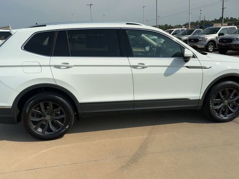 Used 2024 Volkswagen Tiguan SE image 9