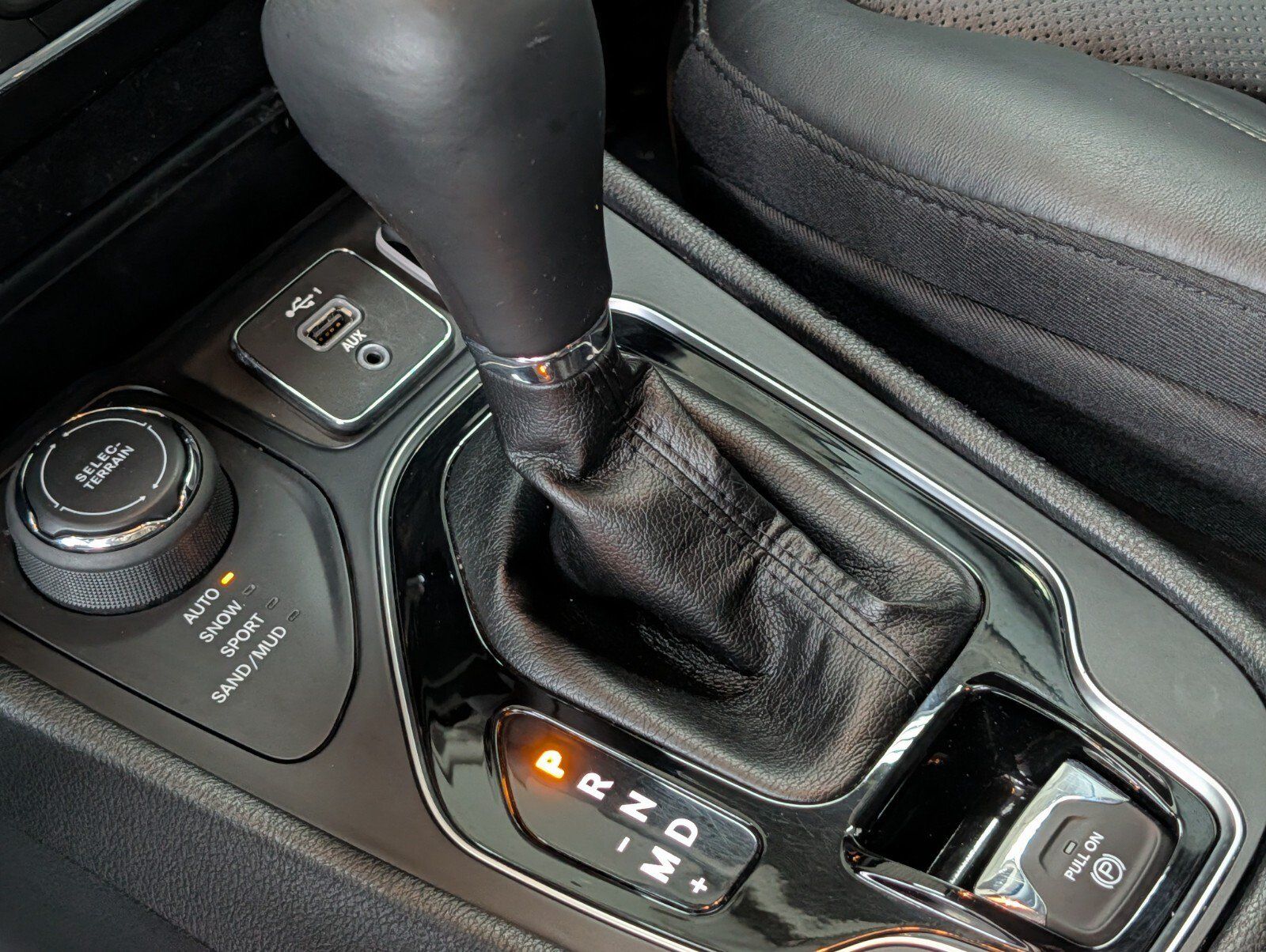 Used 2019 Jeep Cherokee Limited AWD/4WD image 25